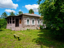 УЮТНЫЙ ДЕРЕВЕНСКИЙ ДОМ С ЯРКИМИ АКЦЕНТАМИ